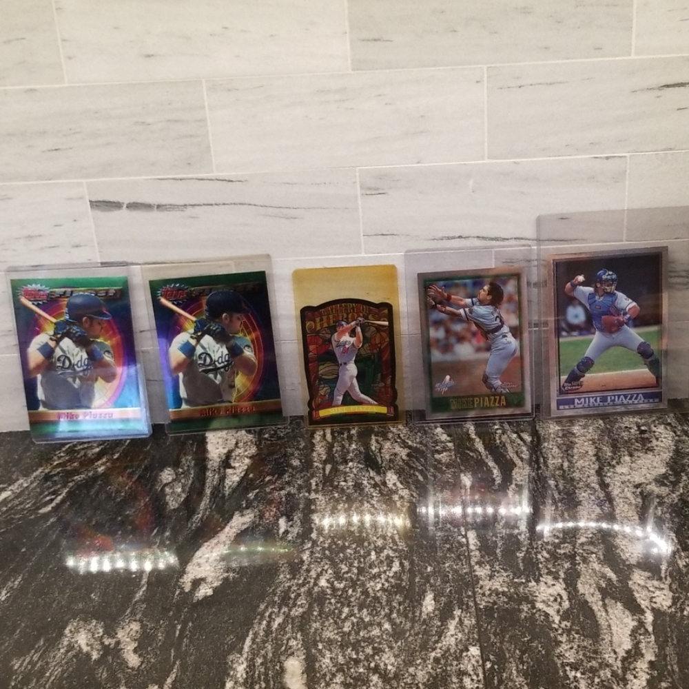 Mike Piazza Lot of Oversized Dodgers Cards